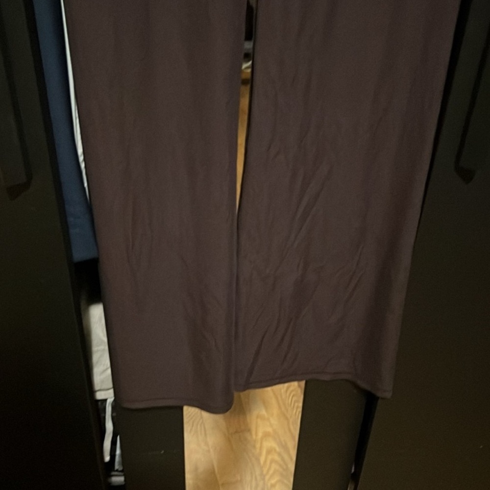 SKIMS Brown Ribbed Tank & Matching Flared Pants Set - Picture 3 of 3